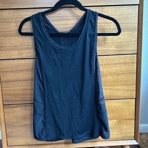 Lululemon tank Size 4 or 6
